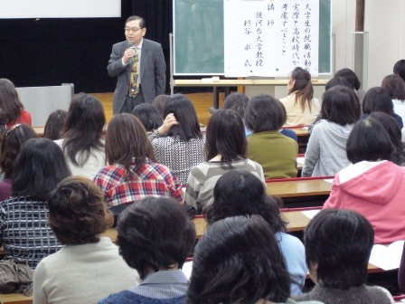 20111116狩谷教授所沢中央高等学校で講演01
