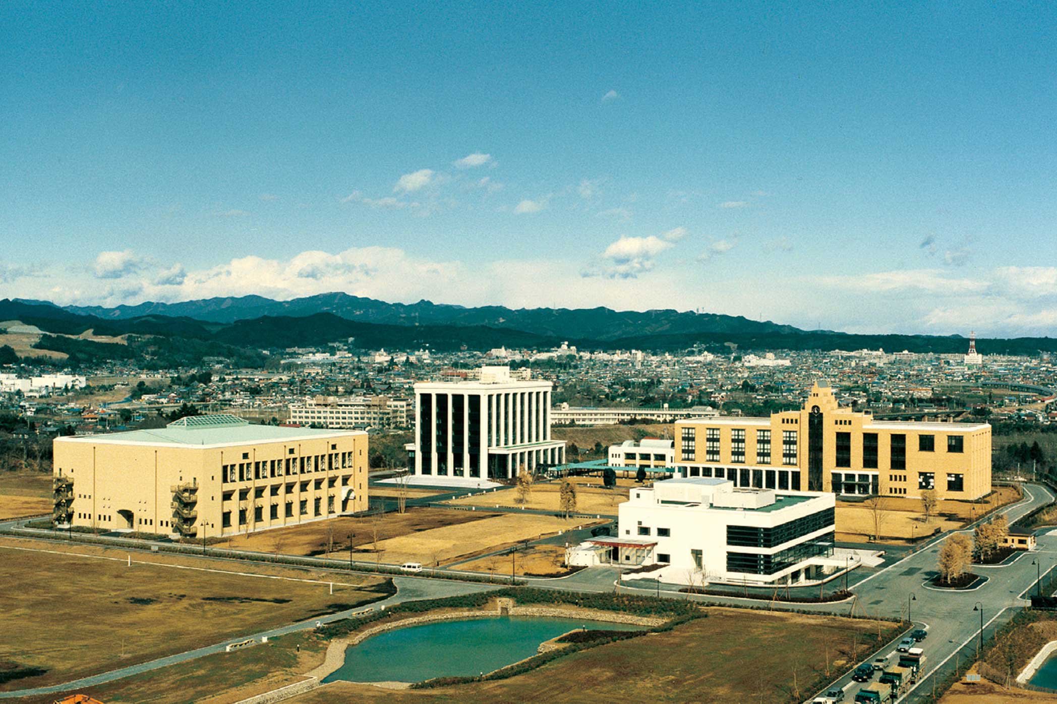 開学当初の駿河台大学全景