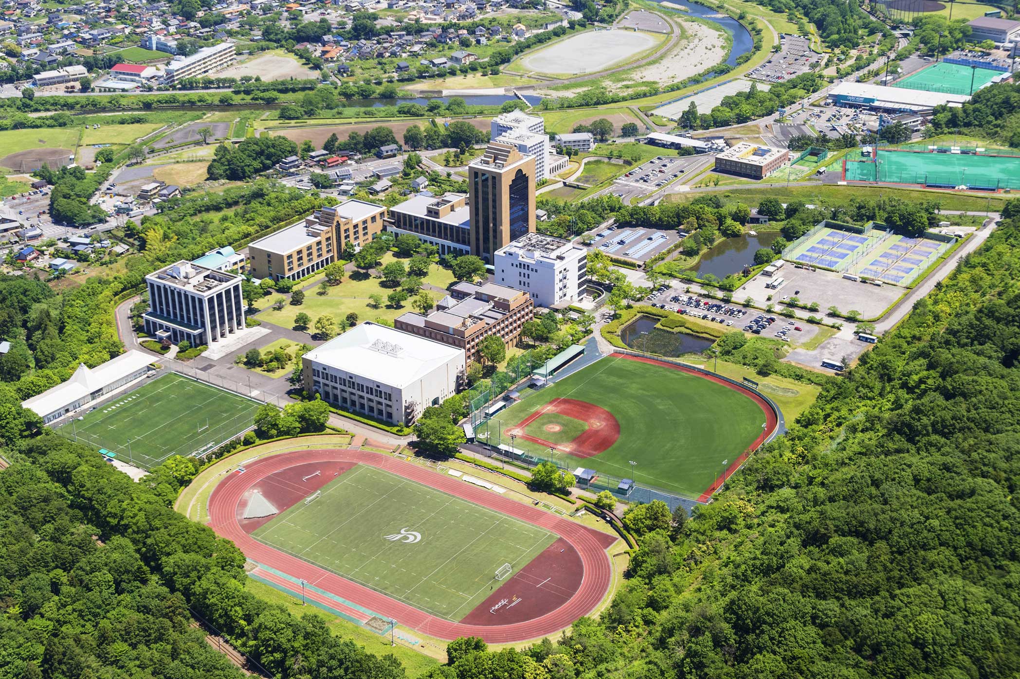 現在の駿河台大学全景