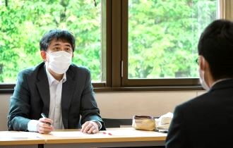教員による面接指導の様子