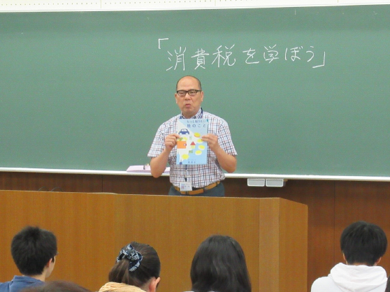 オープンキャンパス模擬授業に登場した野田教授（2019.7.20撮影）