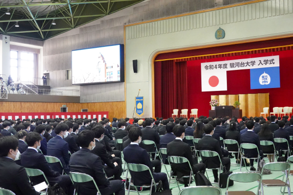 入学式開始直前の体育館内（2022.4.2撮影）